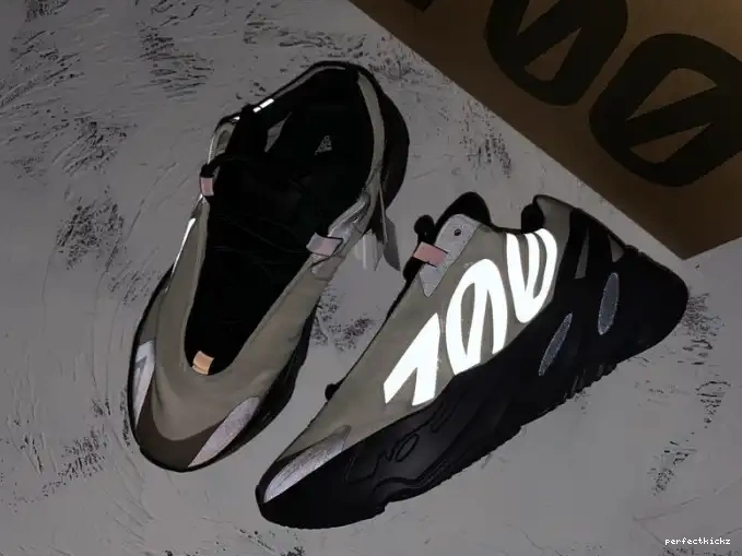 Boost Yeezy Bone FY3729 Adidas 700 MNVN 0523